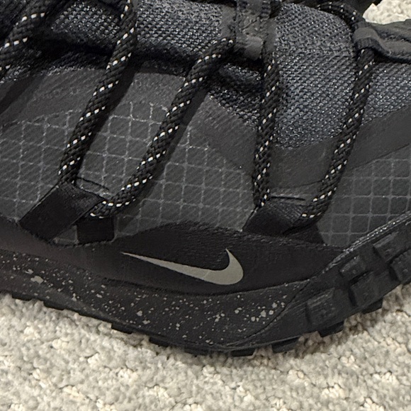 Nike Black and Gray Athletic Shoes - Picture 3 of 8